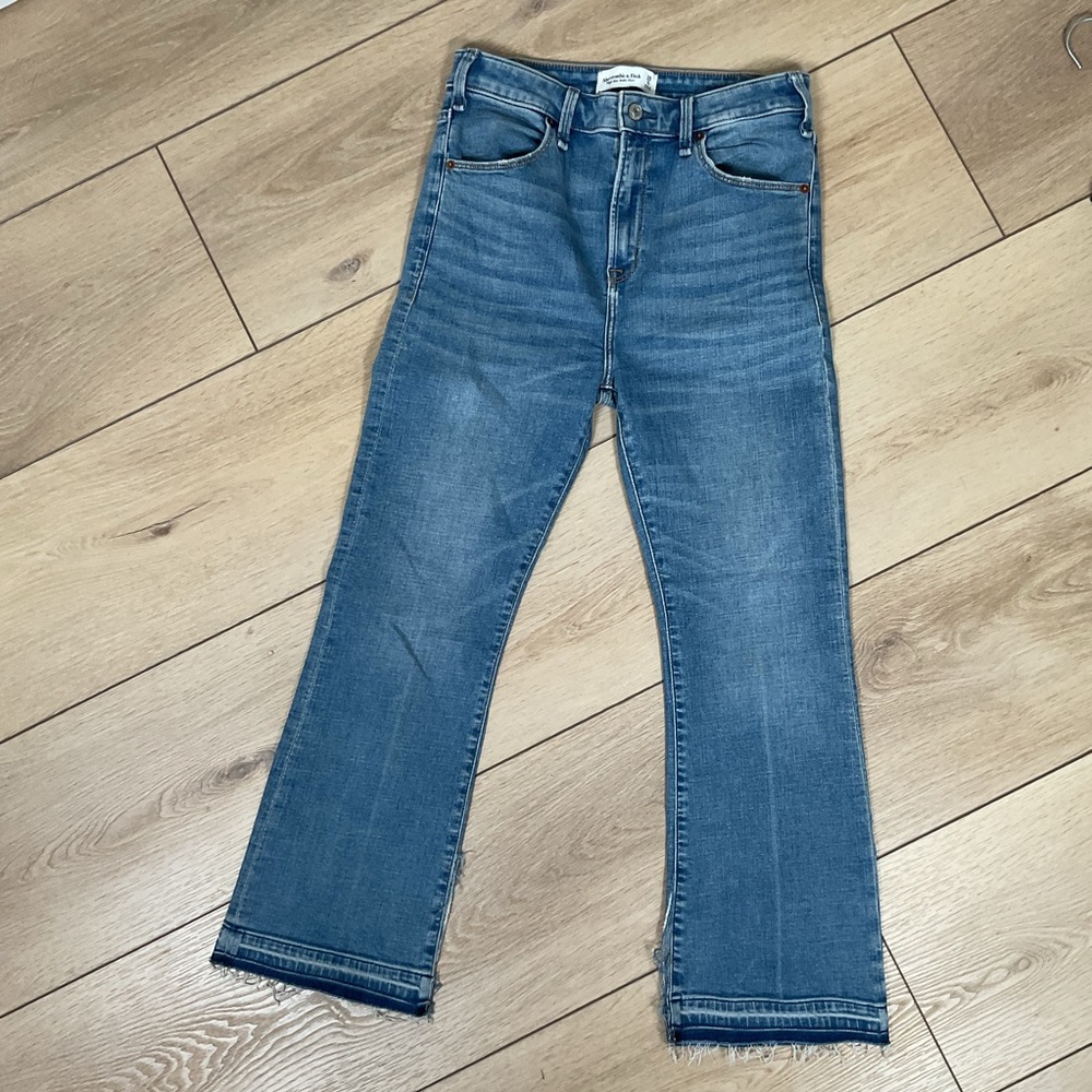 Abercrombie & Fitch Women's‎ High Rise Ankle Flare Jeans Size 28